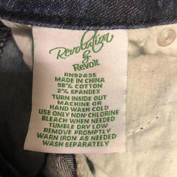 Revolution & Revolt shorts - Picture 3 of 4